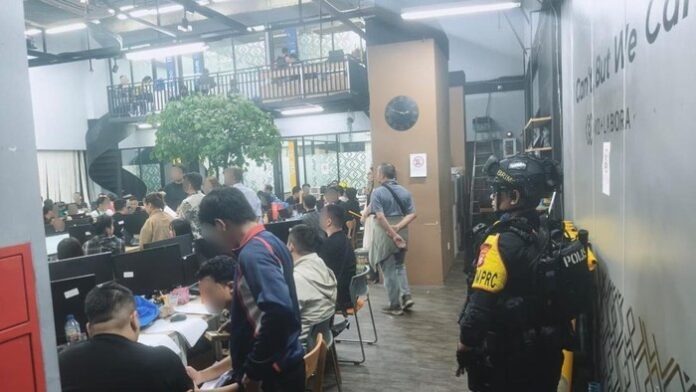 Polri Serahkan 321 WNA Pelaku Judi Online ke Imigrasi untuk Pemeriksaan